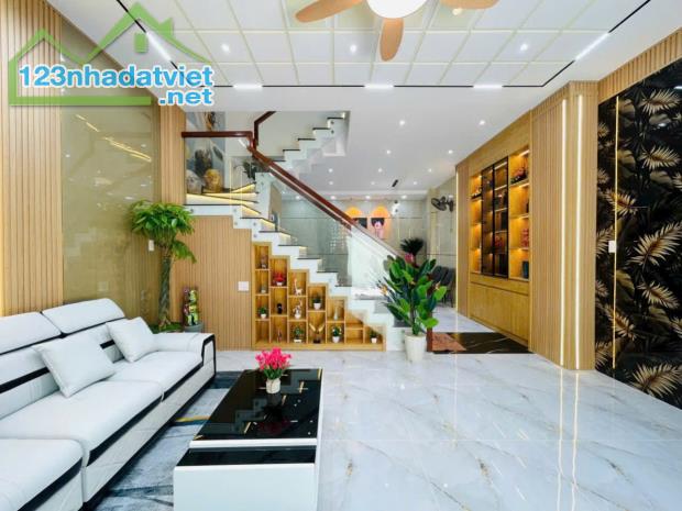 Bán nhà hẻm 4m Thống Nhất, P11, GV, 5,3 x 11, 3 tầng, giá: 6.15 tỷ TL - 1