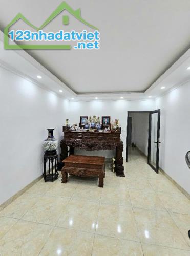 NHÀ ĐẸP NGÔ GIA TỰ LONG BIÊN, NGÕ Ô TÔ, GẦN PHỐ, DT RỘNG CÓ 6.X TỶ - 2