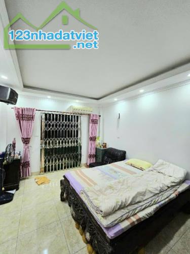 NHÀ ĐẸP NGÔ GIA TỰ LONG BIÊN, NGÕ Ô TÔ, GẦN PHỐ, DT RỘNG CÓ 6.X TỶ - 4