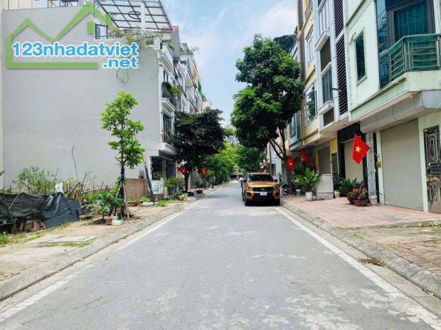 Hiếm có! Bán đất Ngô Gia Tự, Long Biên, 75m², đường 7m, Giá chỉ nhỉnh 11 tỷ