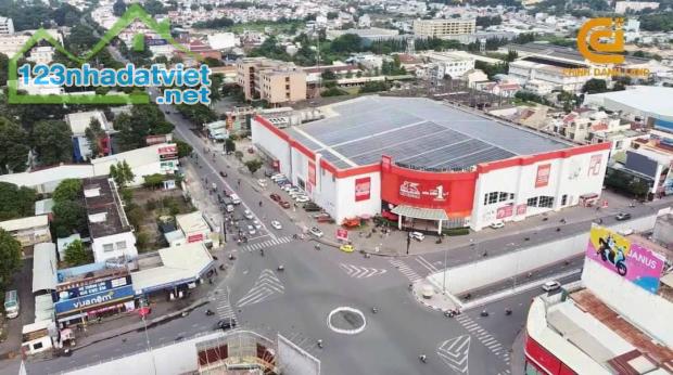 Bán nhà góc 2 mặt tiền Đồng Khởi, Tân Phong, Biên Hòa, 381m2, giá 13 tỷ 900.