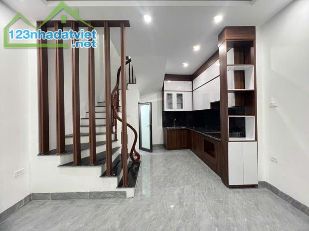 Bán Gấp Nhà Gia Quất , Long Biên 32m2, 5tầng , nhà mới , full nội thất - giá nhỉnh 4 tỷ