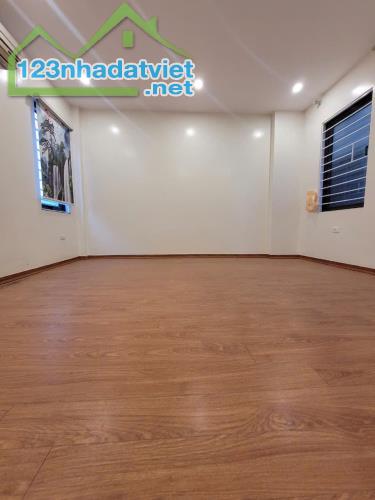 Bán Gấp Nhà Gia Quất , Long Biên 32m2, 5tầng , nhà mới , full nội thất - giá nhỉnh 4 tỷ - 1