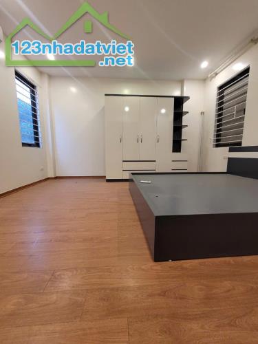 Bán Gấp Nhà Gia Quất , Long Biên 32m2, 5tầng , nhà mới , full nội thất - giá nhỉnh 4 tỷ - 2
