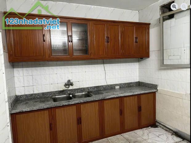 Cho thuê nhà ngõ 156 Hồng Mai 3 tầng x 30m2, 9 Triệu/th, 3 ngủ, ô tô tận cửa - 1