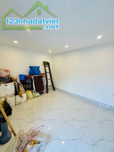 NHỈNH 5 TỶ CÓ NGAY NHÀ ĐẸP LUNG LINH - 5 TẦNG TRUNG TÂM HAI BÀ TRƯNG - SÁT PHỐ Ô TÔ GẦN - - 2