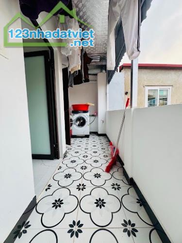NHỈNH 5 TỶ CÓ NGAY NHÀ ĐẸP LUNG LINH - 5 TẦNG TRUNG TÂM HAI BÀ TRƯNG - SÁT PHỐ Ô TÔ GẦN - - 4