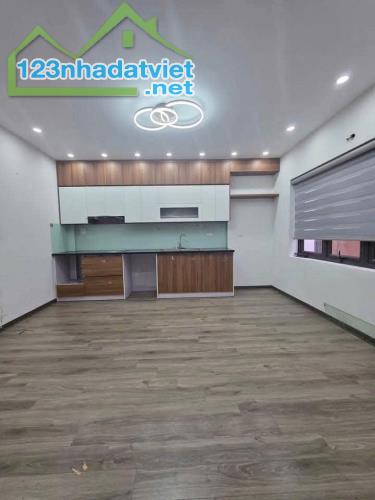 Bán nhà phố Gia Quất Long Biên 34m² – 6 tầng – Ô tô 7 chỗ đỗ cửa – Gần Ngọc Lâm – Giá 5.7T - 1