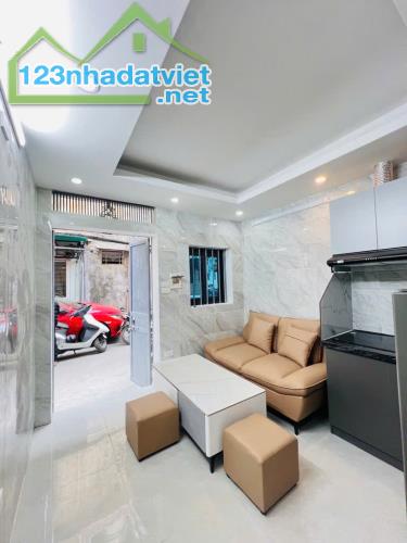 Bán căn hộ tập thể tầng 1 ở phố Hoàng đạo thành, Thanh xuân
