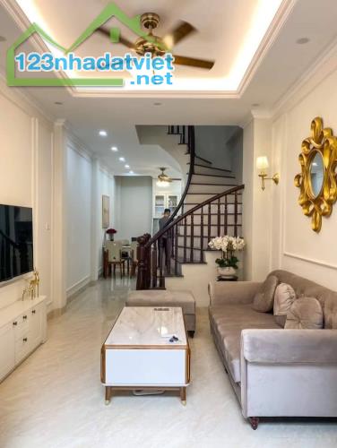 Bán Nhà Nguyễn Văn Linh, Phường Phúc Đồng, Long Biên 45m2, 5T, giá 6,7 tỷ (ô tô cách 25m)