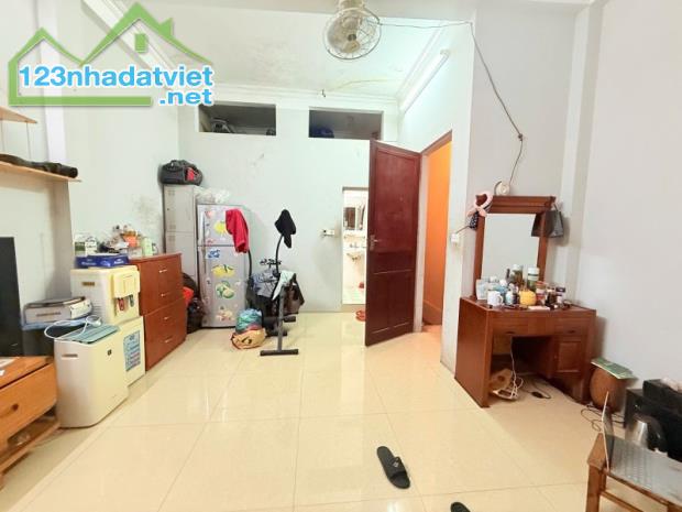 Nhà Hoàng Hoa Thám, Ba đình. 43m; MT 4.8; Giá 9 tỷ  BÁN ĐẤT TẶNG NHÀ - NGÕ NÔNG GẦN CHỢ - - 1