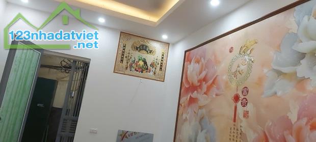 Bán Nhà Vũ Xuân Thiều, Phường Sài Đồng, Long Biên 36m2, 3T, giá 2,4 tỷ