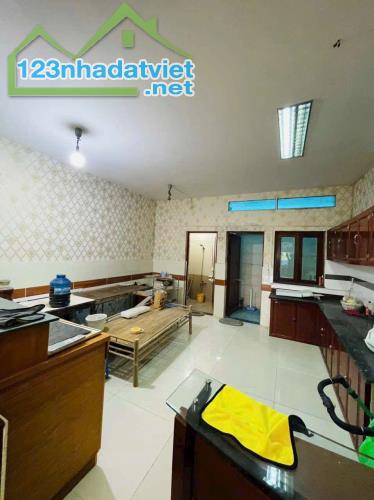 Bán nhà mặt tiền, Quận 7 - Diện tích: 5m x 18.5m - Giá bán: 13 tỷ 800 triệu - 2