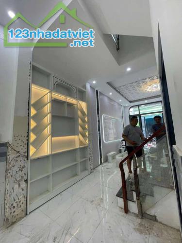 Bán nhà đang hoàn thiện TT Nhà Bè -  Diện tích: 4.6m x 11m - Giá: 5TỶ150 - 3