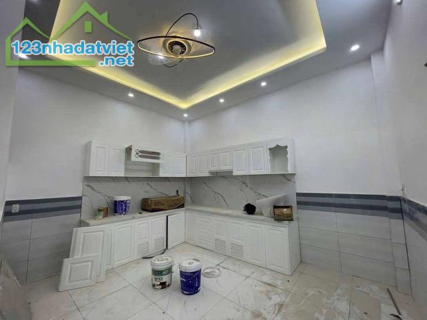 Bán nhà đang hoàn thiện TT Nhà Bè -  Diện tích: 4.6m x 11m - Giá: 5TỶ150 - 4