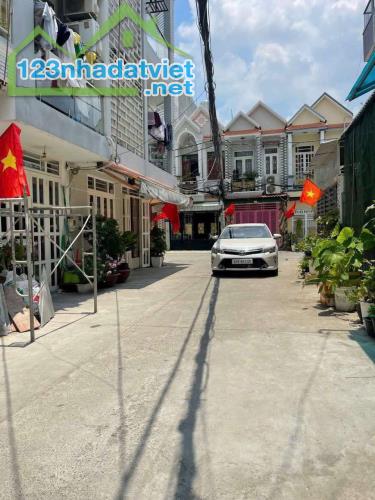 Bán nhà đang hoàn thiện TT Nhà Bè -  Diện tích: 4.6m x 11m - Giá: 5TỶ150 - 5