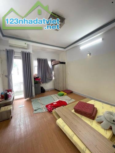 Bán gấp nhà đẹp ở ngay Bình Đông, hẻm 6m, 44m2, dòng tiền 200tr/năm, SHR, chỉ 5.7 tỷ.