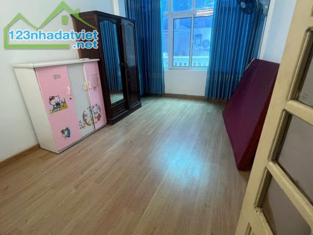 Cho thuê nhà ngõ Giếng Mứt, 3.5 tầng x 32m2, 2 ngủ, 8 Triệu ở gia đình, nhóm ngoan - 3
