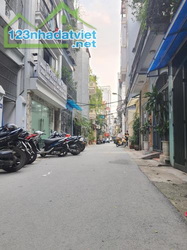 BÁN GẤP NHÀ PHỐ YÊN LẠC, PHÂN LÔ Ô TÔ TRÁNH _DT 80M2, 4TẦNG, MT 6M, 22TỶ