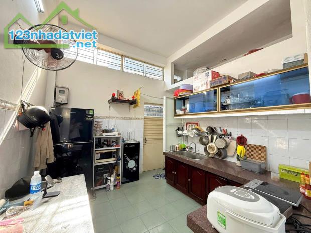 Nhà 2 tầng 2 mặt kiệt oto Trưng Nữ Vương  . Diện tích : 49m , ngang 5m . Giá : 3tỷ450 TL - 2