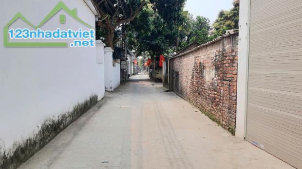 thôn Tằng My. sát bìa làng. cách VĐ3 chỉ 400m. full thổ. 55tr/m2