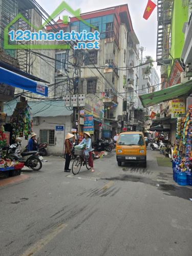 CHẤT NHƯ NƯỚC CẤT – NHÀ ĐẸP CỰC GẮT PHỐ NGUYỄN PHÚC LAI, 3 GIÂY NHÌN – 1 GIÂY YÊU – 0