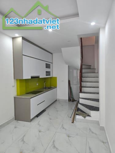 CHẤT NHƯ NƯỚC CẤT – NHÀ ĐẸP CỰC GẮT PHỐ NGUYỄN PHÚC LAI, 3 GIÂY NHÌN – 1 GIÂY YÊU – 0 - 2