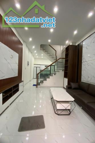BÁN NHÀ NGÔ QUYỀN – Ô TÔ – DIỆN TÍCH 36,5 m2 – GIÁ TIỀN 6,3 TỶ - 1