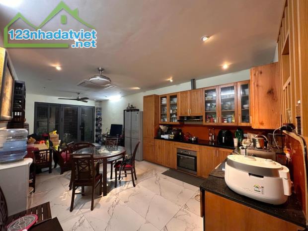 PHÁO NỔ PHỐ THÁI HÀ – CĂN NÀY KHÔNG MUA, ĐỢI CĂN NÀO, PHÁP LÝ NHƯ KIM CƯƠNG, DÀNH CHO - 3