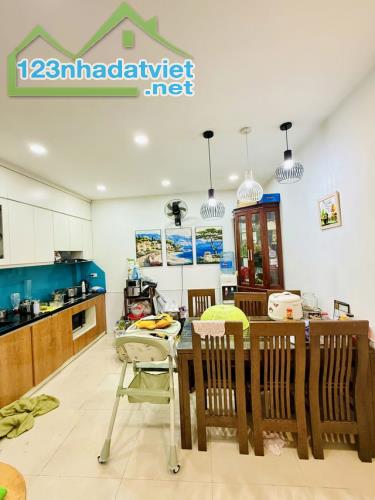 Bán Gấp Nhà Cầu Giấy 40m2 – 5 Tầng - Mặt tiền 4.5m – Giá chỉ 8 tỷ
