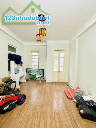 Bán Gấp Nhà Cầu Giấy 40m2 – 5 Tầng - Mặt tiền 4.5m – Giá chỉ 8 tỷ - 1