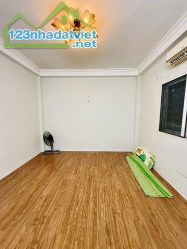 Bán Gấp Nhà Cầu Giấy 40m2 – 5 Tầng - Mặt tiền 4.5m – Giá chỉ 8 tỷ - 3