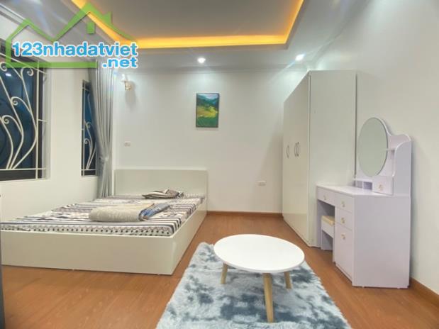 Bán nhà Phố Cổ Linh Long Biên, DT: 34m2, thiết kế đẹp, công năng sạch, giá chào 5 tỷ 800. - 2