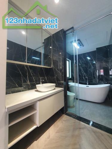 Bán nhà Phố Cổ Linh Long Biên, DT: 34m2, thiết kế đẹp, công năng sạch, giá chào 5 tỷ 800. - 4