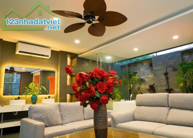 VILLA NGHỈ DƯỠNG SÂN VƯỜN HỒ BƠI - HƠN 700M2 - NGANG 18M - GẦN METRO BÌNH THÁI - 3
