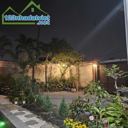 VILLA NGHỈ DƯỠNG SÂN VƯỜN HỒ BƠI - HƠN 700M2 - NGANG 18M - GẦN METRO BÌNH THÁI - 2