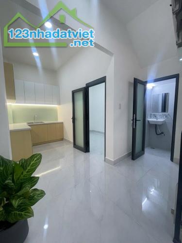 Bán gấp nhà mới đẹp lung linh ở ngay Nguyễn Duy, cách MT 10m, 41m2, SHR, chỉ 4.9 tỷ. - 1