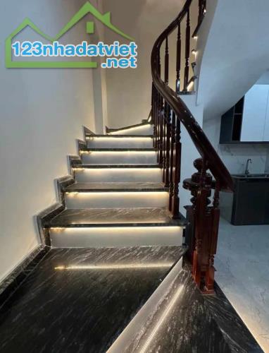 SIÊU GẤP: NHÀ 5 TẦNG, THANG MÁY, 2 MẶT NGÕ, SỔ ĐỎ 43M PHỐ TRẦN KHÁT TRÂN, Ô TÔ CÁCH 10M - 2