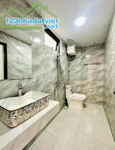 SIÊU GẤP: NHÀ 5 TẦNG, THANG MÁY, 2 MẶT NGÕ, SỔ ĐỎ 43M PHỐ TRẦN KHÁT TRÂN, Ô TÔ CÁCH 10M - 4
