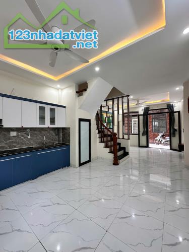 Mua nhà tặng VÀNG dt (40m2 x 3T) ,OTO tới gần,cách ĐẠI LỘ TL 1km,tiện di chuyển MỸ ĐÌNH - 1