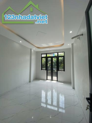 Mua nhà tặng VÀNG dt (40m2 x 3T) ,OTO tới gần,cách ĐẠI LỘ TL 1km,tiện di chuyển MỸ ĐÌNH - 5