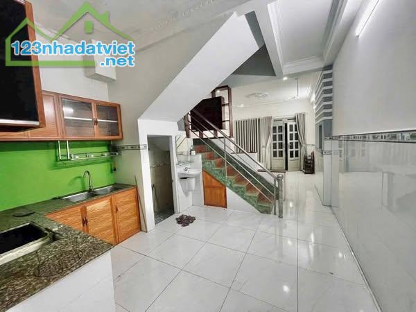 NHÀ HẺM 3M CHUẨN SÁT MẶT TIỀN - P11 GV SÁT NGAY KHU VIP CITYLAND. - 1