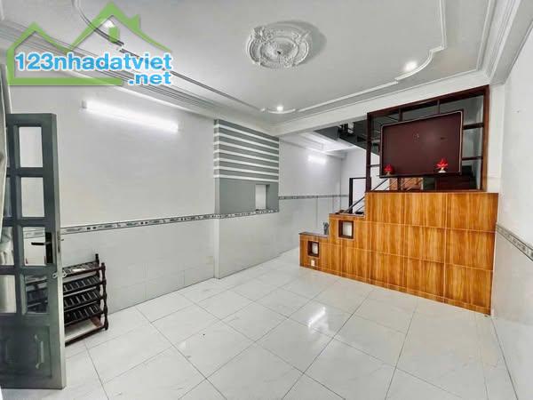 NHÀ HẺM 3M CHUẨN SÁT MẶT TIỀN - P11 GV SÁT NGAY KHU VIP CITYLAND. - 2