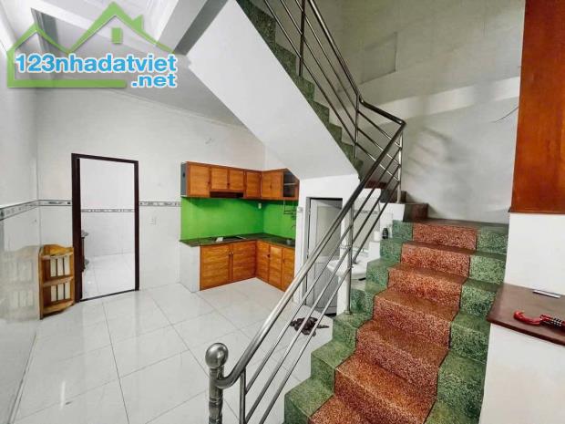 NHÀ HẺM 3M CHUẨN SÁT MẶT TIỀN - P11 GV SÁT NGAY KHU VIP CITYLAND. - 3