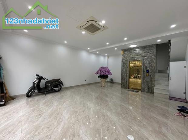 Nhà Đẹp Mặt Phố Kinh Doanh Đỉnh, Thọ Lão, Lò Đúc 42/55m, 7 tầng, mt 5.8m, giá 32 tỷ.