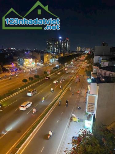Bán nhà Mặt tiền Phạm Văn Đồng - gần CV Gia Định, DT: 9x10m, 5 Tầng - 14PN, 25.9 tỷ.