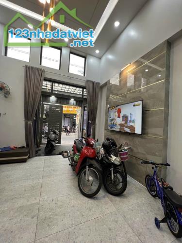 Nhà Lê Đức Thọ, P.16, GV. DT: 5,1m x 15m Nhà trệt 2 lầu ST, giá 8.950ty TL - 2