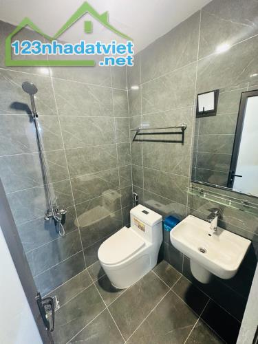 Bán toà CCMN đường Quang Tiến. Nam Từ Liêm DT85m x 7T. Mặt tiền 4.5m. Giá 17.85 tỷ - 2