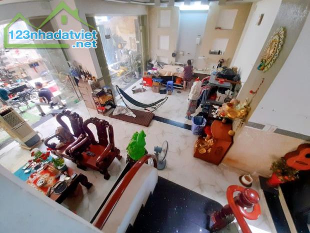 SIÊU PHẨM - 100M2 - 8X12,5M 3 TẦNG SÂN THƯỢNG 6PN 7WC - NGAY CẦU NHỊ THIÊN ĐƯỜNG Q8 - 8.2T
