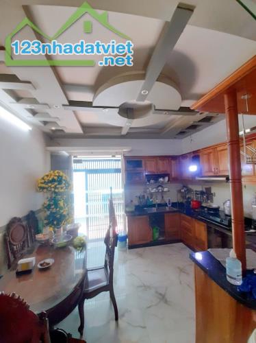 SIÊU PHẨM - 100M2 - 8X12,5M 3 TẦNG SÂN THƯỢNG 6PN 7WC - NGAY CẦU NHỊ THIÊN ĐƯỜNG Q8 - 8.2T - 2